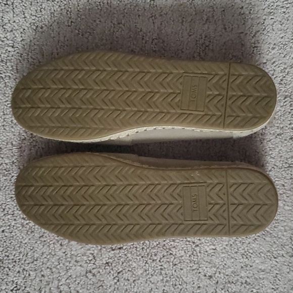 TOMS Desert Taupe Suede Alpargatas - Picture 13 of 16